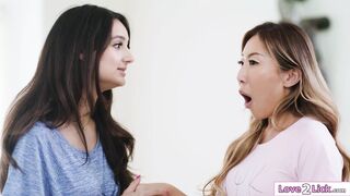 Two sorority lesbians lick their rivals