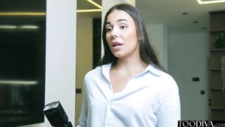 Photographer rides model's huge cock