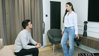 Photographer rides model's huge cock