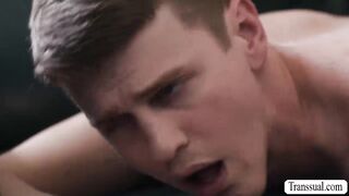 Skinny Tbabe gives her lover a blowjob payment