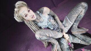 Anuskatzz in cute lingerie plays with herself