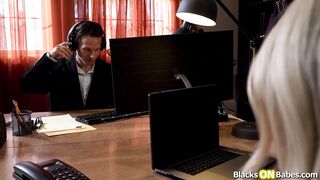 Cuck watching wifes pussy getting fucked