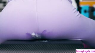 Trans and female gym athlets fucks in the bathroom