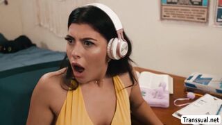 Nerdgirl Gets Dorm Gloryhole Dickdown